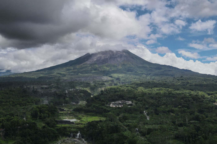 Sepekan Terjadi 15 Kali Guguran Lava dan 1.185 Gempa di Gunung Merapi