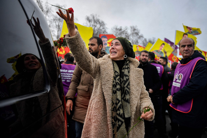 Ribuan Orang Kurdi Padati Paris hadiri Pemakaman Korban Penembakan