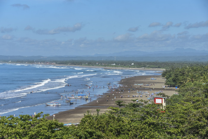 Tim SAR Cari Remaja Hilang Terseret Ombak di Pangandaran