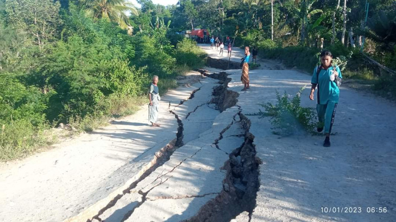BPBD NTT belum Pastikan Jalan Ambles akibat Gempa Maluku