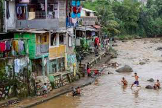 Tinjau Sodetan Kali Ciliwung, Heru Pastikan April Berfungsi