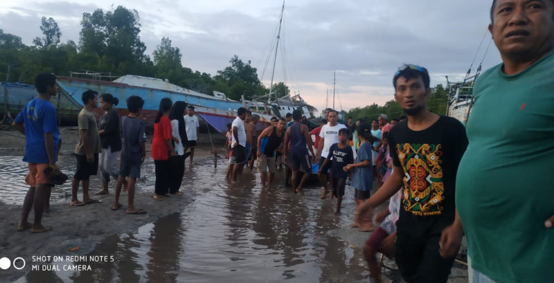 Petani Rumput Laut di Rote Tenggelam Tergulung Ombak