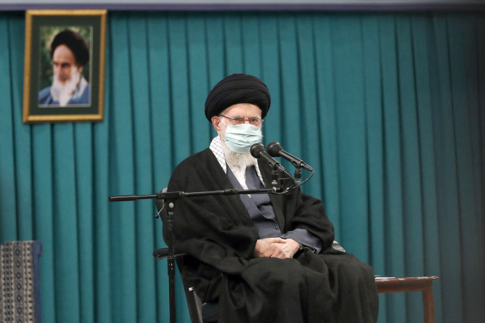 Buntut Protes Kartun Khamenei, Iran Tutup Lembaga Penelitian Prancis