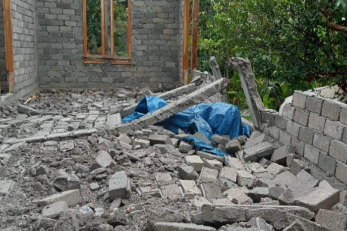Satu Rumah di Maluku Utara Ambruk akibat Gempa