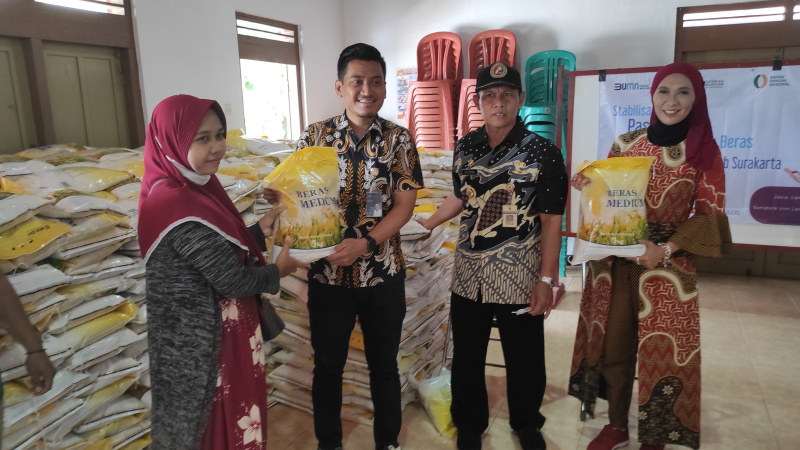 Bulog Surakarta Gelar Operasi Pasar Beras di 37 Lokasi di Kabupaten Sragen