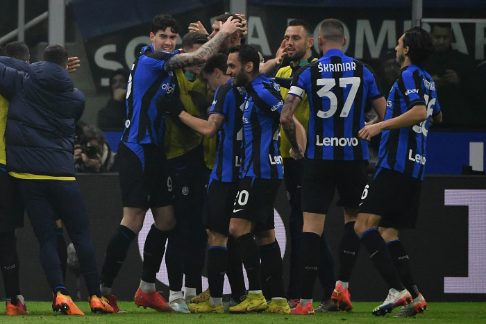 Dzeko Pastikan Napoli Derita Kekalahan Pertama di Serie A Musim Ini