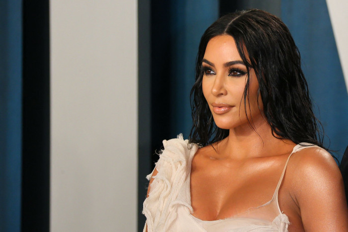 Kim Kardashian Beli Liontin yang Pernah Dipakai Putri Diana