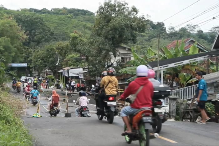 Tanah Bergerak, Jalan Nasional ke Pantai Pelabuhan Ratu Ambles