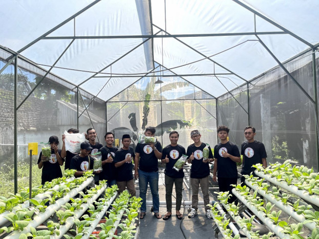 GMC Adakan Aksi Bersih Lingkungan dan Berbagi Sayur Hidroponik