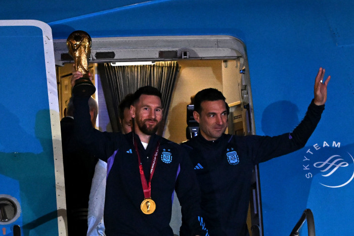 Scaloni Berharap Messi Bertahan Hingga Piala Dunia 2026