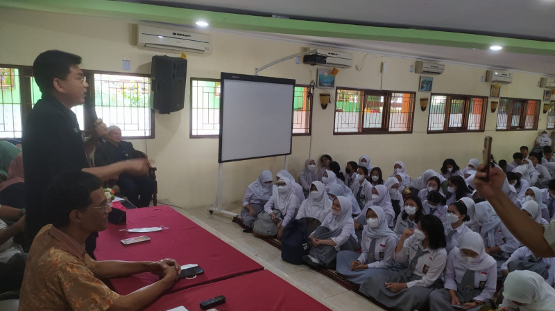 SMAN 8 Jakarta Gelar Penelitian dan Pengabdian Masyarakat