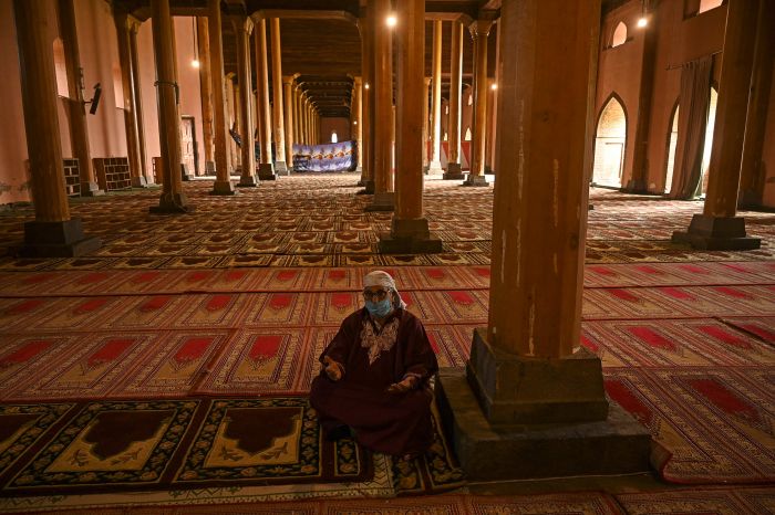 Ingat, Ini Doa Masuk dan Keluar Masjid Beserta Adabnya