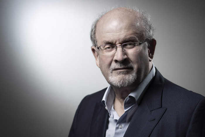 Rushdie Mengaku Alami Kesulitan Menulis Pascainsiden Penusukan