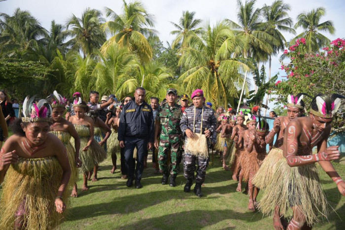 Di Pulau Kurudu, DPR Ajak Masyarakat Aktif Awasi Dana Otsus Papua