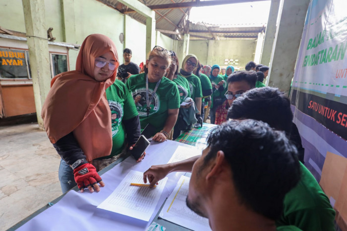 Kajol Indonesia Beri Bantuan BPJS dan Oli Murah untuk Driver Ojol di Bogor