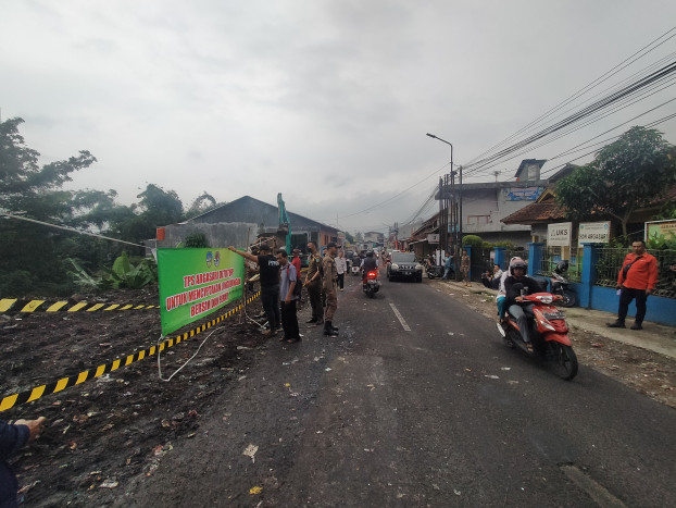 Akhirnya Pemkot Tasikmalaya Tutup Pembuangan Sampah di depan SDN Argasari