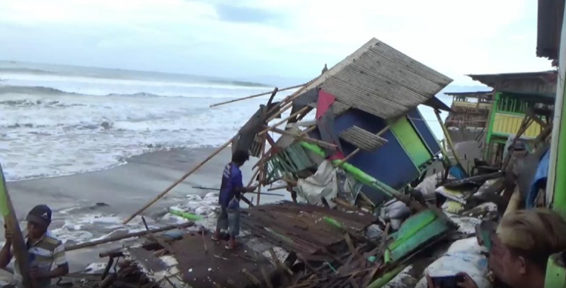 Banjir Rob Terjang Pantai Citepus Pelabuhan Ratu