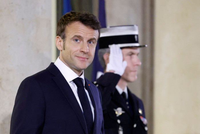 Demi Dukungan Publik, Macron Siap Ubah Batas Pensiun