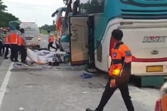 Bus Tabrak Truk di Tol Cipali, Lima Orang Tewas