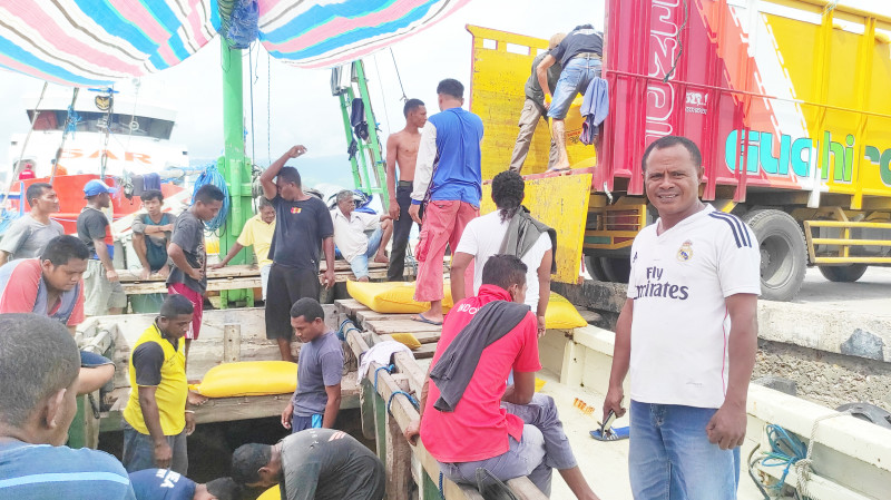 Cuaca Buruk Hambat Pengiriman Beras Ke Sikka