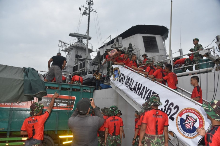TNI AL Kirimkan Logistik untuk Bantu Masalembo yang Alami Krisis Pangan