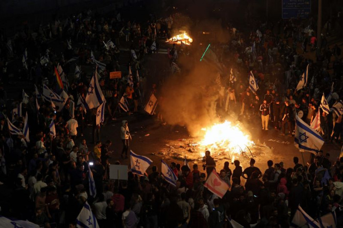 Pecat Menteri Pertahanan, Netanyahu Dihujani Aksi Protes