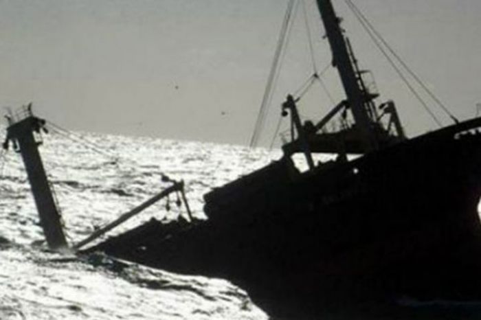 Kapal Pencari Ikan Tenggelam Di Samudera Hindia, 10 ABK Hilang