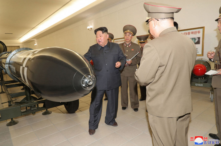 Kim Jong Un Minta Ilmuwannya Membuat Senjata Nuklir Terkuat