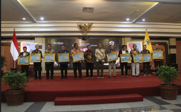 Sebelas Tokoh Jawa Tengah Terima Penghargaan HPN Jateng Award 2023