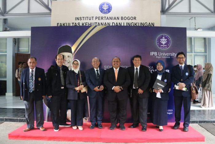 Ketua DPRD Kota Bogor Raih Doktor dari IPB University