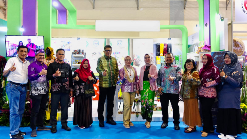 Kunjungi Batik Sampoang di Inacraft 2023, ORIKKA PT KNI : Tampilkan Kekhasan Batik Pesisir Bontang