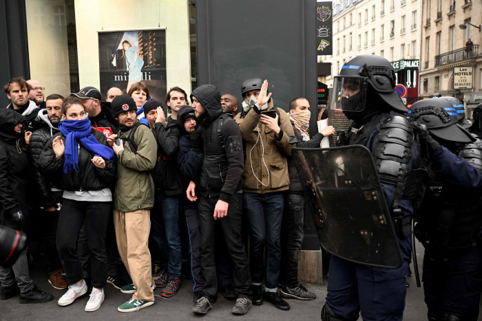 Jelang Unjuk Rasa, PM Prancis Bertemu Oposisi dan Serikat Pekerja 