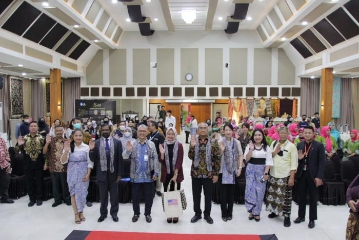 UBL Gelar Pameran Batik dan Tenun Baduy Wastra Nusantara