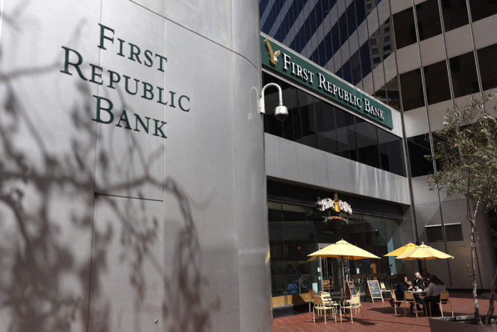 Penyelamatan First Republic Bank Buat Wall Street Ditutup Positif