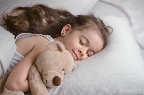 Tidur yang Cukup Penting bagi Tumbuh Kembang Anak