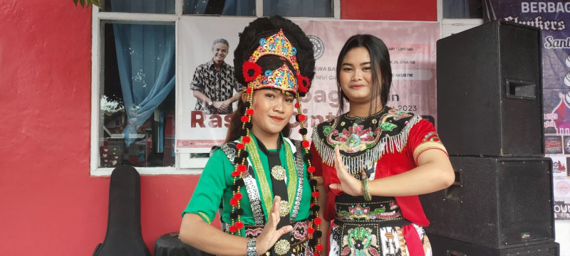 Lestarikan Tari Topeng, Srikandi Ganjar dan Slankers Cirebon Berkolaborasi