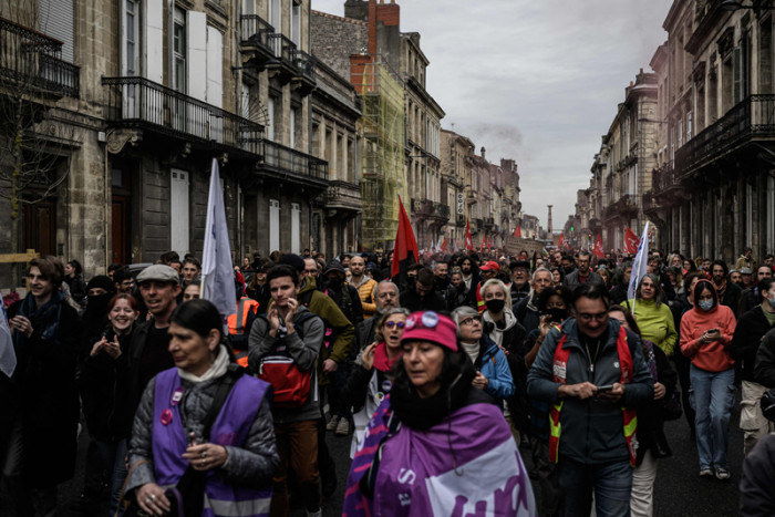 Macron Segera Implementasi Reformasi Pensiun, Serikat Pekerja Prancis Siapkan Aksi Besar