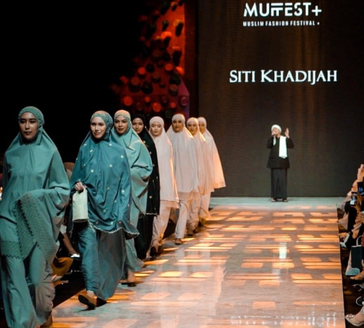 Opick Iringi Fashion Show Siti Khadijah di Ajang MUFFEST+ 2023