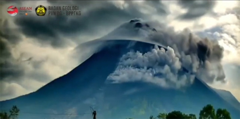 Gunung Merapi Kembali Erupsi, Terdeteksi Tiga Kali Awan Panas
