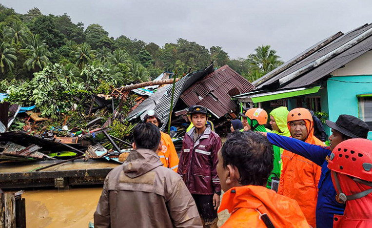 Polri Terjunkan 114 Personel Cari Korban Longsor di Natuna