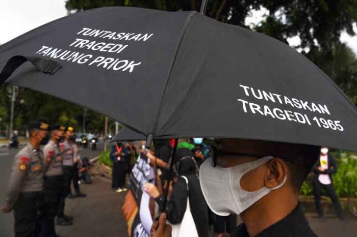 Jokowi Tunjuk 19 Kementerian dan Lembaga Penuhi Hak Korban Pelanggaran HAM