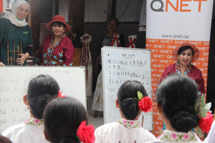 QNET Hadirkan Kegembiraan Bagi Siswa di Sekolah Darurat Kartini