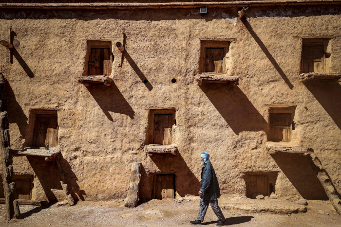 Cara Penduduk Desa Maroko Menjaga Tradisi Komunal tetap Hidup