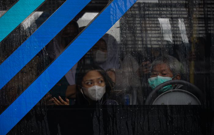 Penumpang TransJakarta Berbuka Puasa di Bus, Maksimal 10 Menit