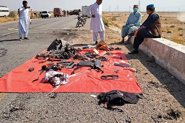 Bom Bunuh Diri Tewaskan Sembilan Polisi Pakistan