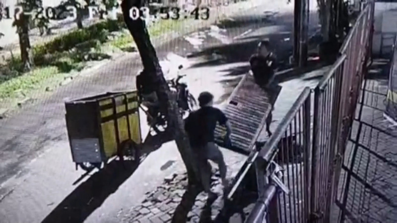 Trio Pencuri Besi Gorong-gorong yang Viral Dibekuk Polisi  