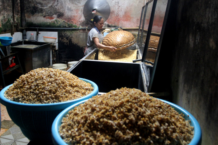 Stok Kedelai Aman, Perajin Tahu Tempe Senang