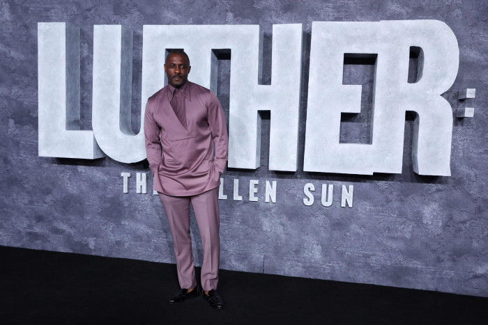Idris Elba Berang Dituding Sangkal Kehitamannya