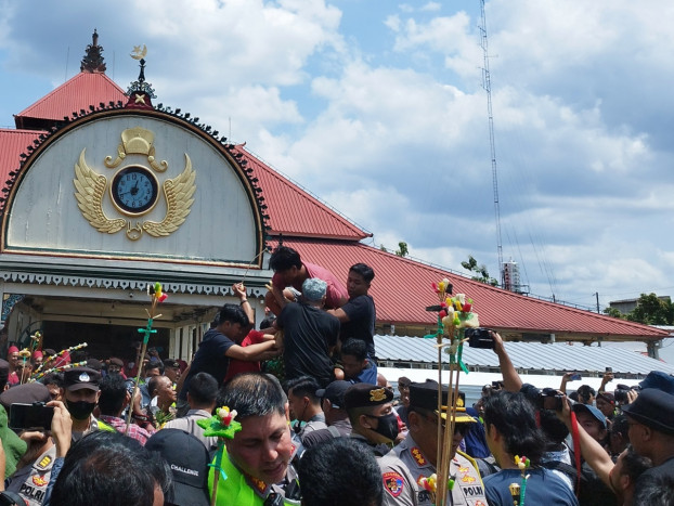 Keraton Yogyakarta Kembali Gelar Kirab Gunungan