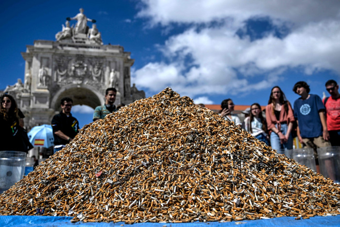 Aktivis Iklim Ingatkan Bahaya Polusi Plastik dari Puntung Rokok